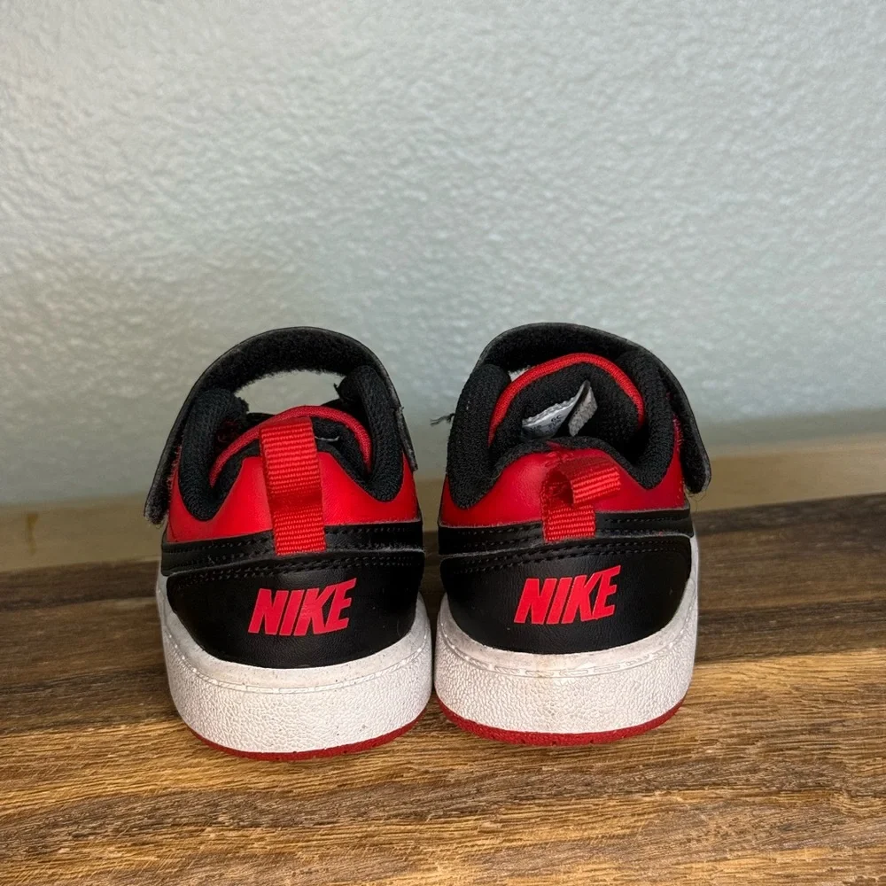 Nike Kids Black and Red Sneakers Size 6C
